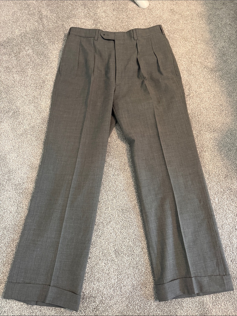 Roots Men's Gray Pleated Dress Trousers